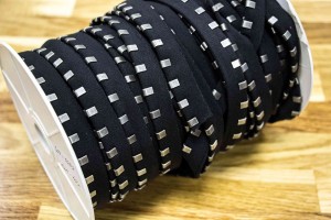 Кант з металевими зажимами (чорна тканина, зістарений нікель, котон, метал, шир. 15 мм)