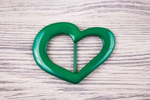 Пряжка (сердце) пластик(полуглянец, зеленый)