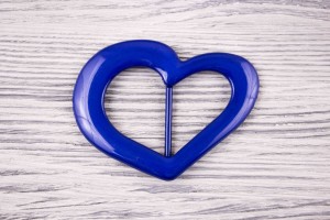 Пряжка (сердце) пластик(полуглянец, синий)