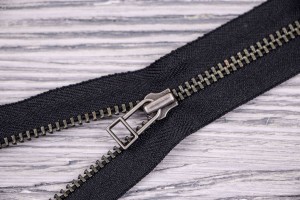 Молния неразъемная YKK 0,4х14 см
