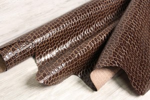 Кожа КРС Италия (коричневый, глянец, штамп crocco, животы)