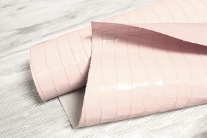 Кожа КРС Италия (бледно-розовый, штамп crocco, животики)