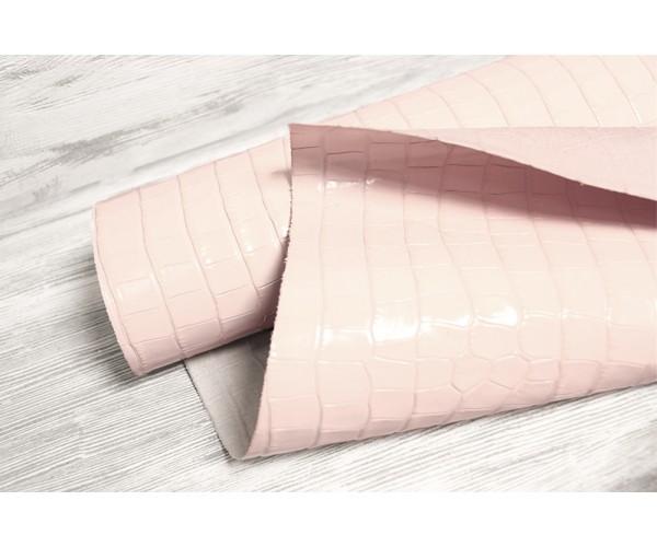 Кожа КРС Италия (бледно-розовый, штамп crocco, животики) Кожа КРС Италия (бледно-розовый, штамп crocco, животики)