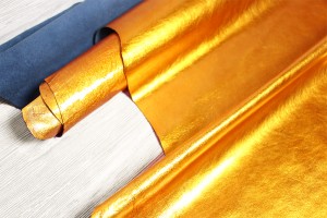 Кожа КРС Италия (лак, золото, мягкое)