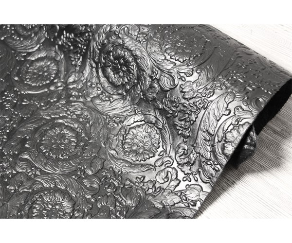 Кожа КРС Италия (черный, матовый, штамп вензеля Versace)