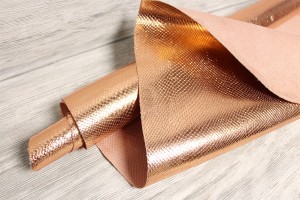 Кожа КРС Италия (красное золото, штамп змеи, зеркало)