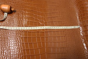 Кожа КРС Италия (коньяк, глянец, штамп под крокодил)