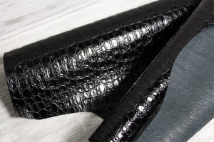 Шкіра овчина Італія (чорна, глянцева, штамп під крокодила)