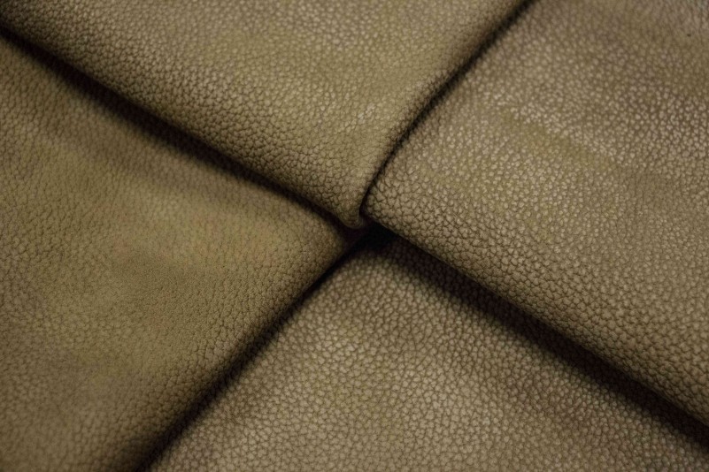 ткань защитного цвета. кожа защитного цвета. шкура крокодила. военный зеленый цвет. зеленый хаки кожа.