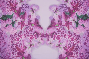 Тканина креш-шифон Італія (шовк 100%, молочно-рожевий, квіти, шир. 1,40 м)