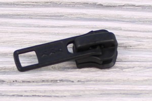 Бегунок YKK 5 мм (черный)