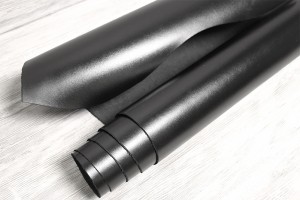 Шкіра ВРХ Італія (чорна, напівглянець, щільна з легким фактурним тисненням)