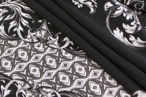 Ткань атласный шелк Италия (полиэстер 100%, черно-белый, купон 0,80 см, вензеля, шир. 1,40 м)