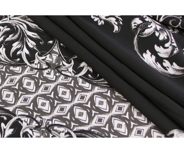 Ткань атласный шелк Италия (полиэстер 100%, черно-белый, купон 0,80 см, вензеля, шир. 1,40 м)